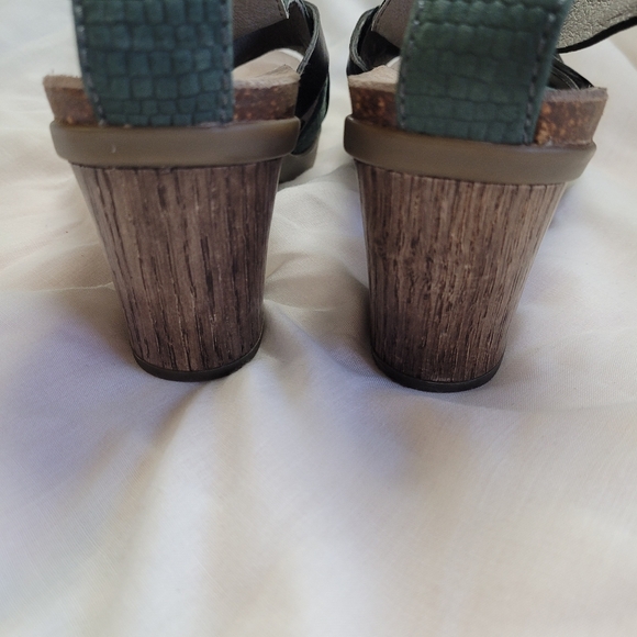 Dansko Dominque heels cross buckle strap sandals - Picture 8 of 16